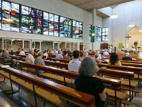 Heilige Messe mit Pfarrer Martin Fischer und Diakon Alexander von Rüden (Foto: Karl-Franz Thiede)